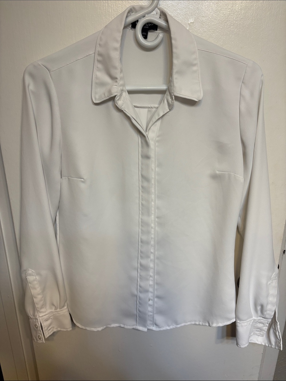 Express White Button-Down Long Sleeve Blouse